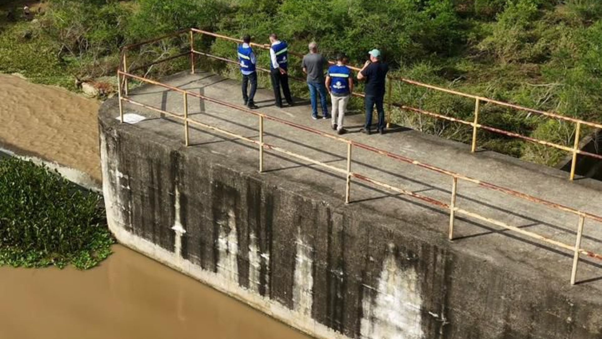 compesa barragem
