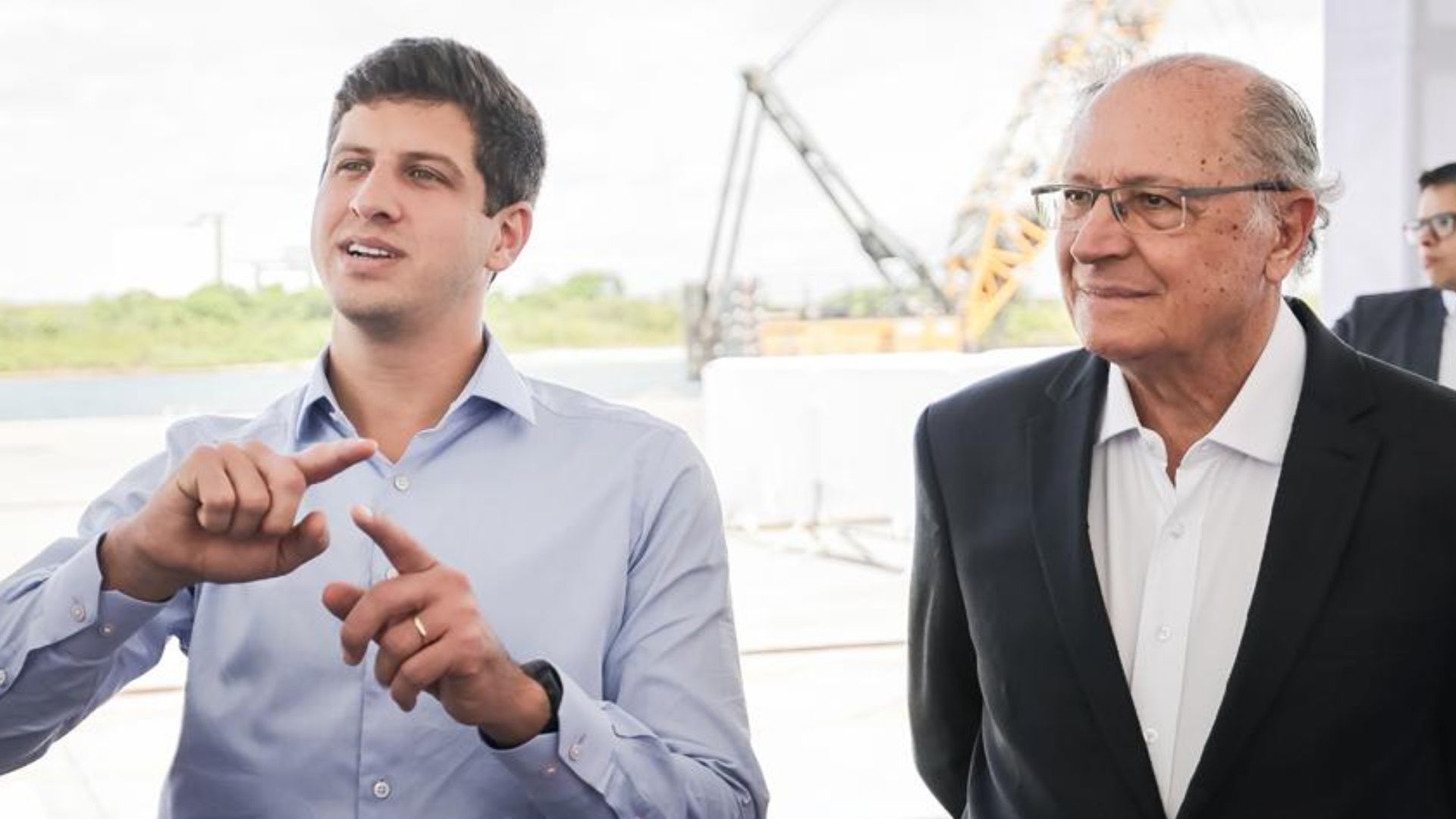 Em Suape, João Campos, pré-candidato ao governo e vice-presidente da República Geraldo Alckmin