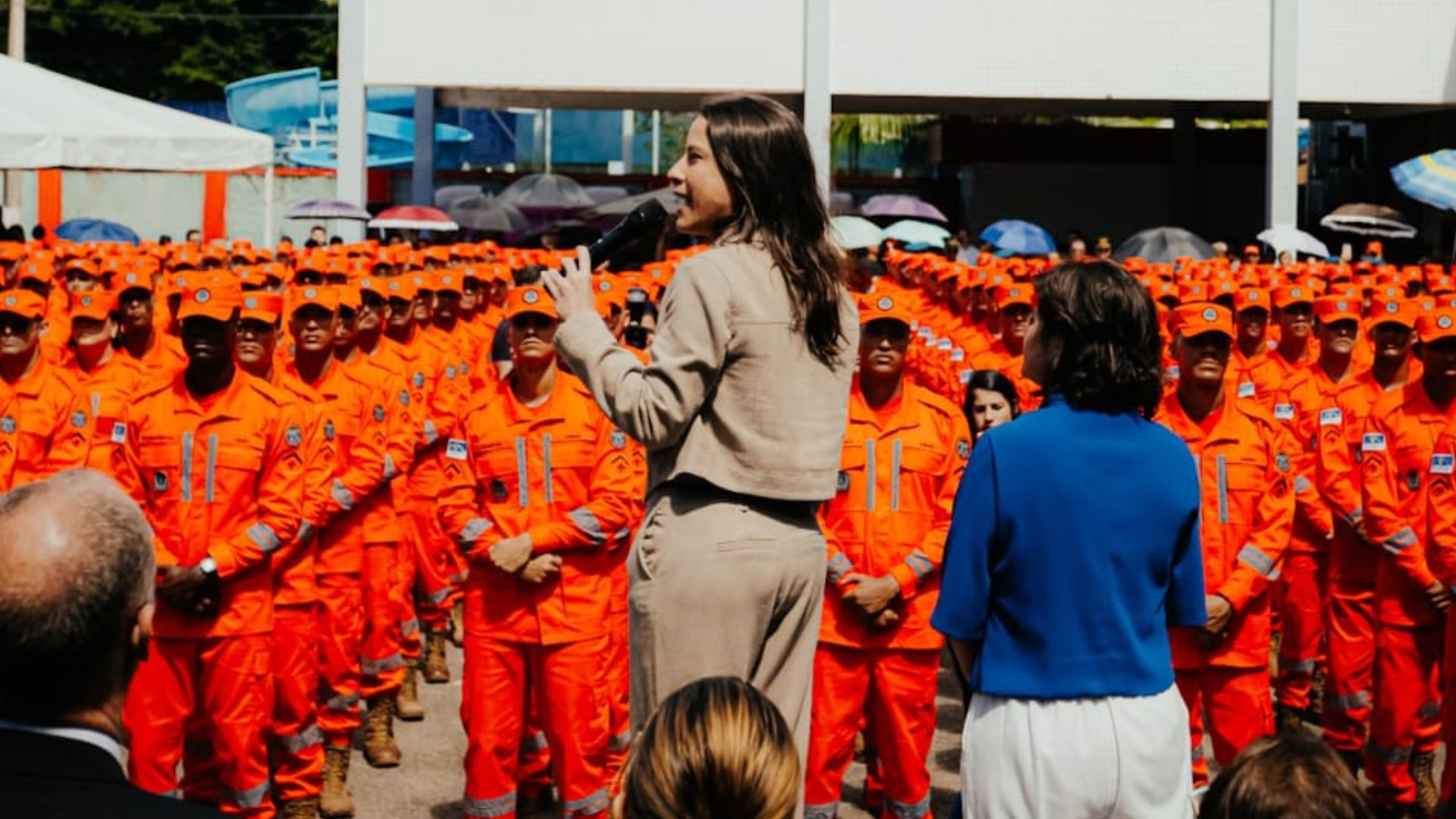 Governadora Raquel Lyra discursa aos novos bombeiros formados pelo estado de Pernambuco