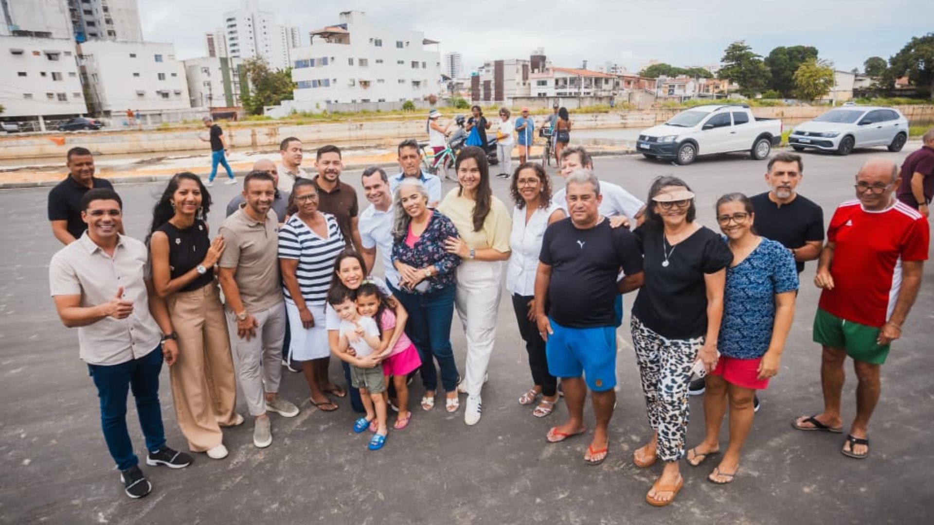 Raquel Lyra e Mirella acompanham avanço das obras do Canal do Fragoso em  Olinda