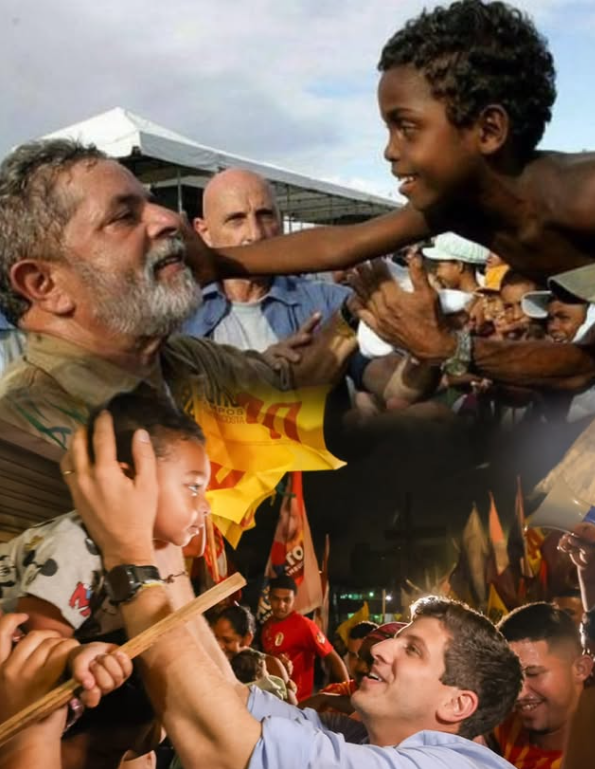 Lula com menino negro em meio à população. o mesmo acontece com joão campos