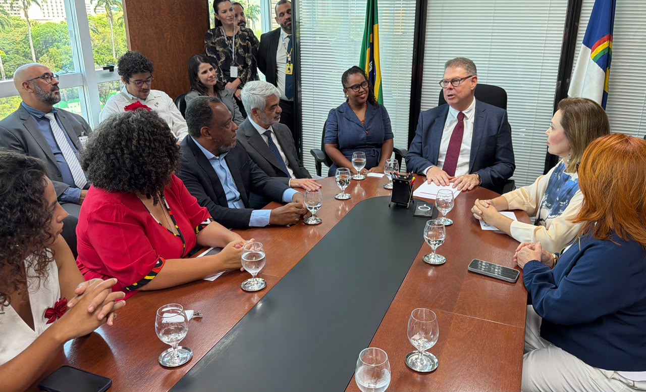 Parlamentares aliados de Lula em PE em reunião no TRE-PE